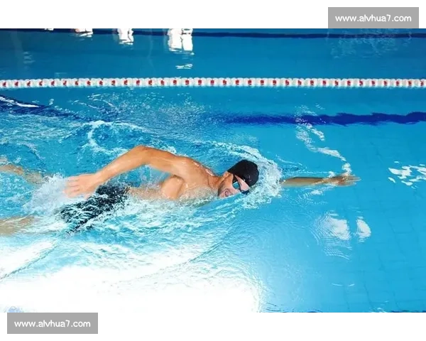 50米自由泳比赛技巧解析 提升速度与耐力的关键训练方法